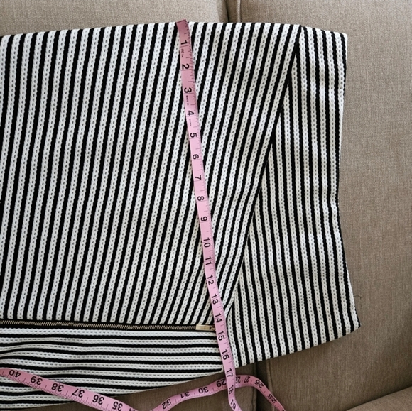 Melanie Lyne skirt size 4 black white vertical striped pencil zipper detail - Picture 10 of 11